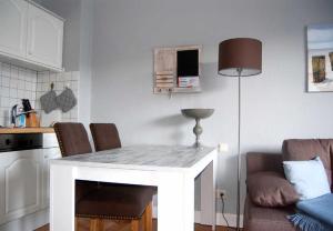 a kitchen with a white counter top in a room at Haus Jahreszeiten Appartement Meeresrauscher by Unsere Urlaubszeit in Binz