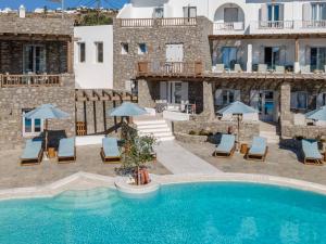 A piscina localizada em Argo Hotel ou nos arredores