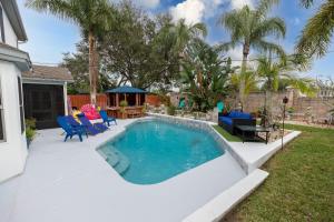 Πισίνα στο ή κοντά στο Gorgeous Urban Oasis withHot Tub, HEATED POOL and Private Movie Theater home