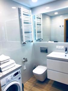 Kúpeľňa v ubytovaní Apartment Superior Baltic with Terrace - FREE Pool, Saunas, Jacuzzi, Fitness, Salzgrotte
