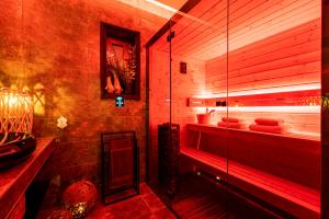 A bathroom at Spa Love Home Sauna Jacuzzi ROMANTYCZNY DOM DLA PARY