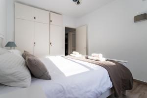 Posteľ alebo postele v izbe v ubytovaní Sur Suites Perla 6-4