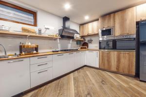 Dapur atau dapur kecil di 10 KEYS Boutique Hotel