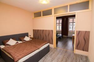 Postel nebo postele na pokoji v ubytování Hotel Sokolský Dům