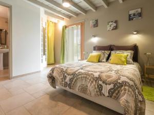 a bedroom with a large bed with yellow pillows at Gîte Vay, 4 pièces, 8 personnes - FR-1-306-1134 in Vay