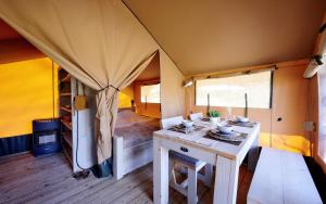 Köök või kööginurk majutusasutuses Camping At Sea