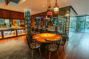 Um restaurante ou outro lugar para comer em Parque Santiago V Official