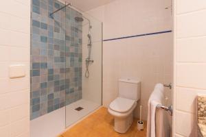 A bathroom at Apartamento Ferrera Park 603