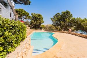 The swimming pool at or close to Apartamento Ferrera Park 603