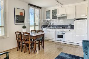 Kjøkken eller kjøkkenkrok på AL36 - Appartement vue mer exceptionnelle