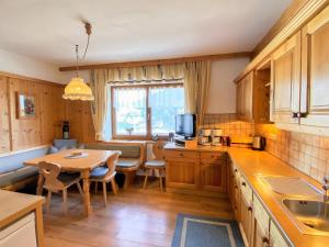 Kuchyň nebo kuchyňský kout v ubytování Apartment Baumannerhof - FGZ144 by Interhome