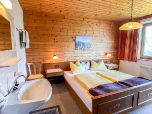 Posteľ alebo postele v izbe v ubytovaní Apartment Baumannerhof-1 by Interhome