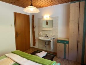 Posteľ alebo postele v izbe v ubytovaní Apartment Baumannerhof-1 by Interhome