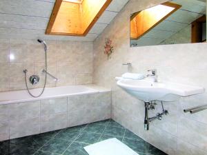 Kúpeľňa v ubytovaní Apartment Moosalm by Interhome