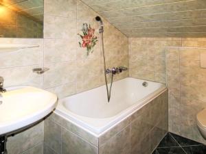 Kúpeľňa v ubytovaní Apartment Moosalm by Interhome