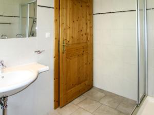 Kúpeľňa v ubytovaní Apartment Moosalm by Interhome