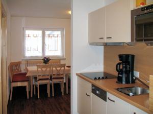 Kuchyň nebo kuchyňský kout v ubytování Apartment Bergkristall by Interhome