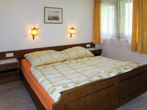 Łóżko lub łóżka w pokoju w obiekcie Apartment Anemone by Interhome
