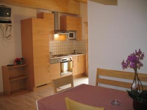 Kuchyňa alebo kuchynka v ubytovaní Apartment Birkenheim-1 by Interhome