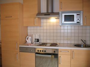 Kuchyňa alebo kuchynka v ubytovaní Apartment Birkenheim-1 by Interhome