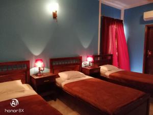 Postel nebo postele na pokoji v ubytování Al Hambra Hotel