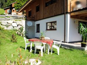Vonkajšia záhrada v ubytovaní Apartment Corona by Interhome