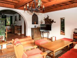Μια τηλεόραση ή/και κέντρο ψυχαγωγίας στο Holiday Home Walcher by Interhome