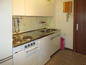 Kuchyňa alebo kuchynka v ubytovaní Apartment Seecorso by Interhome