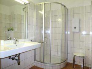 Kúpeľňa v ubytovaní Apartment Seecorso by Interhome