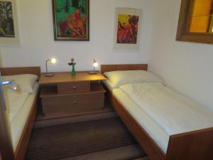 Posteľ alebo postele v izbe v ubytovaní Apartment Seecorso by Interhome