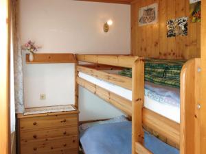 Poschodová posteľ alebo postele v izbe v ubytovaní Apartment Lassnig-2 by Interhome