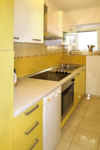 Kuchyň nebo kuchyňský kout v ubytování Apartment Lili-1 by Interhome