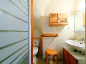 Apartment Les Periades by Interhome tesisinde bir banyo