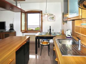 Kuchyň nebo kuchyňský kout v ubytování Apartment Lili - RAC139 by Interhome