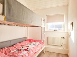 Poschodová posteľ alebo postele v izbe v ubytovaní Vakantiehuis Zuidkust Vlissingen VL19