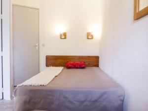 En eller flere senger på et rom på Apartment Le Chamois Blanc-3 by Interhome