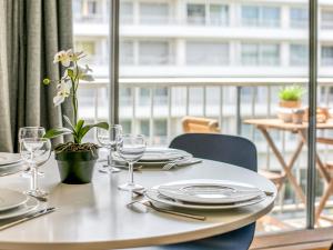 Un restaurante o sitio para comer en Apartment Impératrice by Interhome