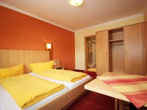 A bed or beds in a room at Apartment Leiter-3 by Interhome