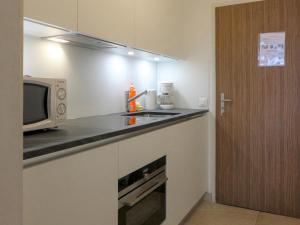 Kuchyň nebo kuchyňský kout v ubytování Apartment Beaulieu-2 by Interhome