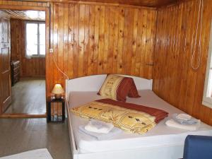 A bed or beds in a room at Chalet Höfli by Interhome