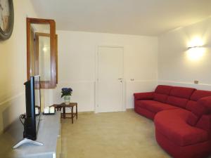 Area soggiorno di Apartment Fiorella-2 by Interhome