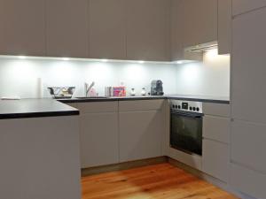 Apartment Residence A-2 by Interhomeにあるキッチンまたは簡易キッチン