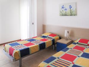 Кровать или кровати в номере Apartment Le Farnie - CAO421 by Interhome