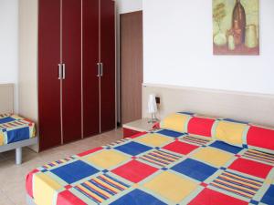 Кровать или кровати в номере Apartment Le Farnie - CAO421 by Interhome