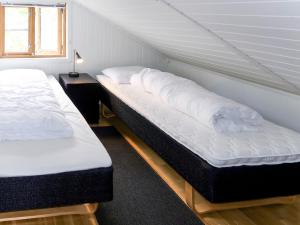 Postel nebo postele na pokoji v ubytování Holiday Home Rorbu - FJS555 by Interhome