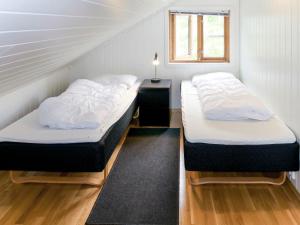 Postel nebo postele na pokoji v ubytování Holiday Home Rorbu - FJS555 by Interhome
