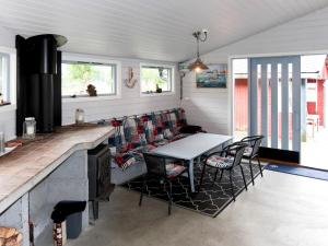 uma cozinha com mesa e cadeiras num quarto em Holiday Home Rorbu - FJS555 by Interhome em Naustdal i Sunnfjord