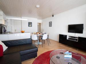 Dapur atau dapur kecil di Apartment Neige d'or-2 by Interhome