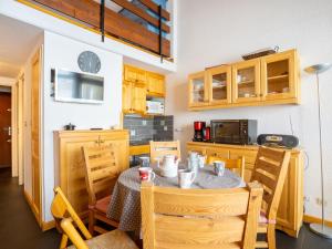 Kuchyň nebo kuchyňský kout v ubytování Apartment Asters 1208 Batiment B4 by Interhome + 25 fotografií