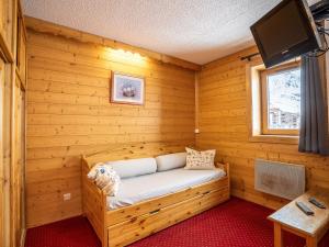 TV a/nebo společenská místnost v ubytování Apartment Arcelle 602 by Interhome